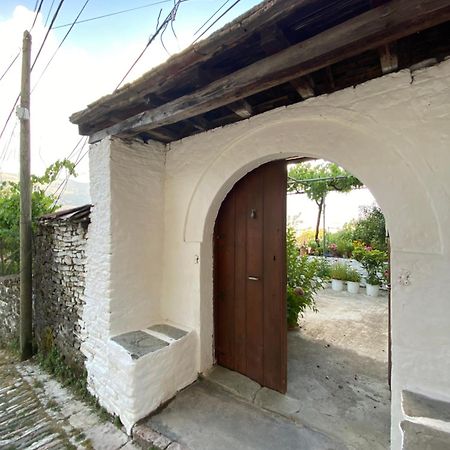 Stonetale Garden Guesthouse Gjirokastër Eksteriør bilde