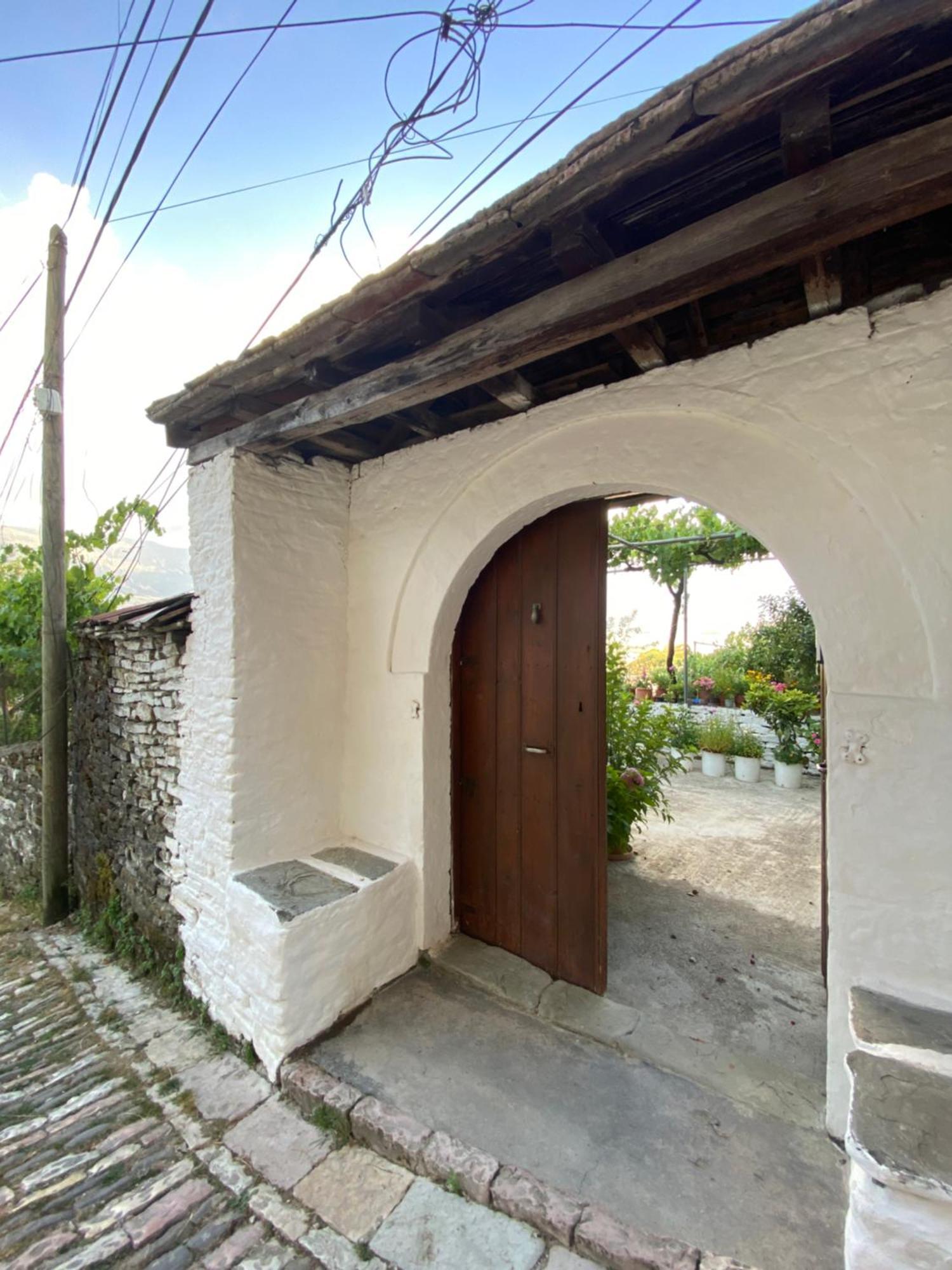 Stonetale Garden Guesthouse Gjirokastër Eksteriør bilde