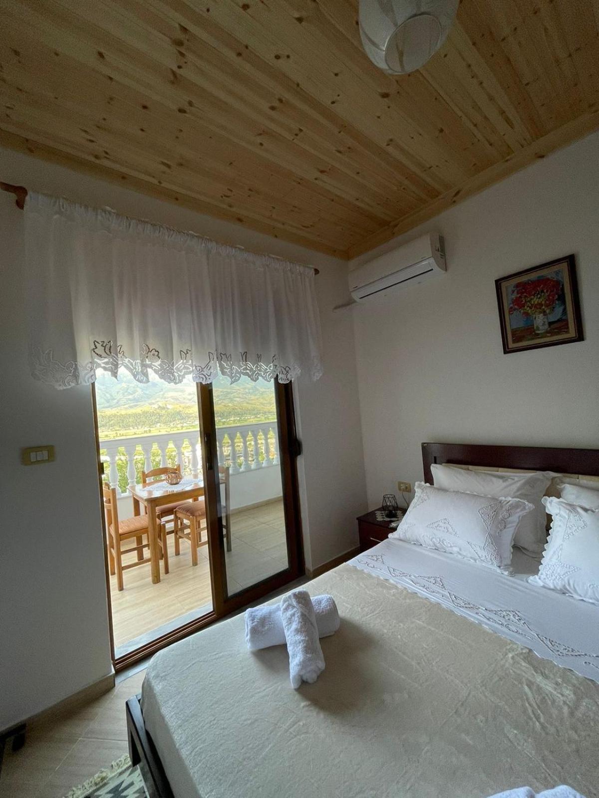 Stonetale Garden Guesthouse Gjirokastër Eksteriør bilde