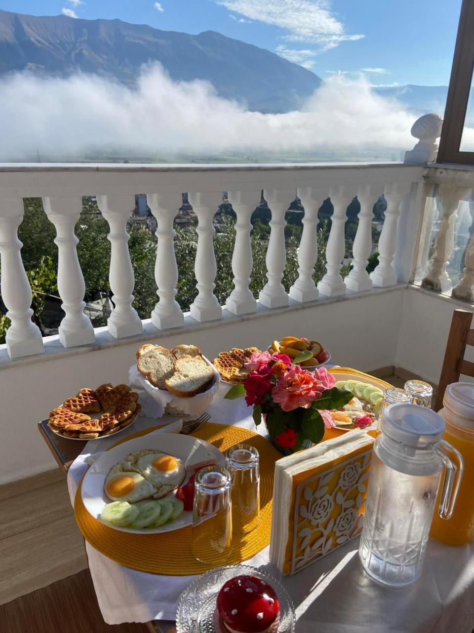 Stonetale Garden Guesthouse Gjirokastër Eksteriør bilde